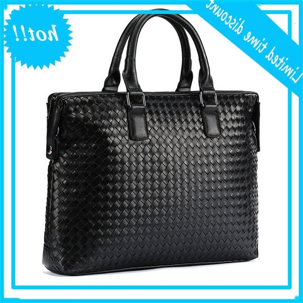 new hand woven briefcase with one shoulder and slanting span
new hand woven briefcase with one shoulder and slanting span
