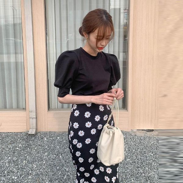 retro floral high waist hip mermaid skirt set 2020 summer new fashion two piece set women puff sleeve chiffon midi skirt, Gray
retro floral high waist hip mermaid skirt set 2020 summer new fashion two piece set women puff sleeve chiffon midi skirt, Gray