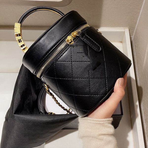 2020 new style bucket bag luxury original single fashion design leather outdoor shoulder messenger bag classic outdoor wild ing, Black
2020 new style bucket bag luxury original single fashion design leather outdoor shoulder messenger bag classic outdoor wild ing, Black