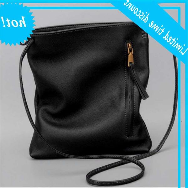 women's 2020 new simple atmosphere soft leather messenger versatile fashion small cowhide shoulder bag
women's 2020 new simple atmosphere soft leather messenger versatile fashion small cowhide shoulder bag
