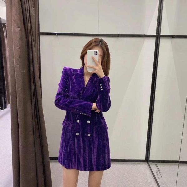women's suits & blazers 2021 autumn winter women velvet blazer long sleeves rhinestone double-breasted loose coat jacket, White;black
women's suits & blazers 2021 autumn winter women velvet blazer long sleeves rhinestone double-breasted loose coat jacket, White;black