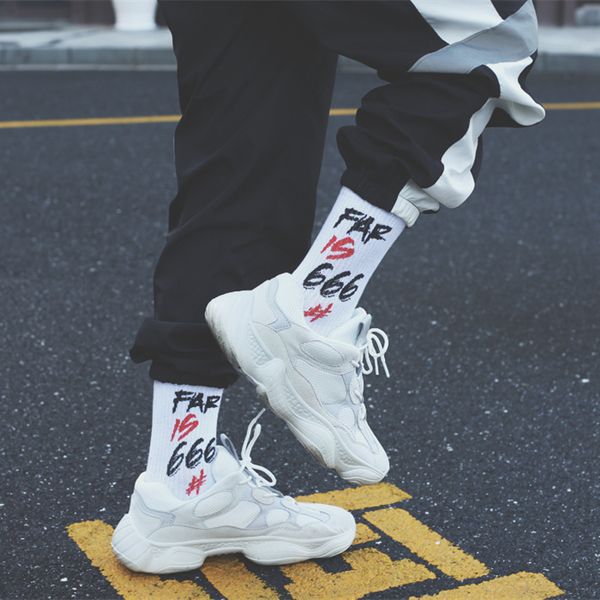 666 street tide men and women high tube socks harajuku sports stockings letters couple socks t200218, Black
666 street tide men and women high tube socks harajuku sports stockings letters couple socks t200218, Black
