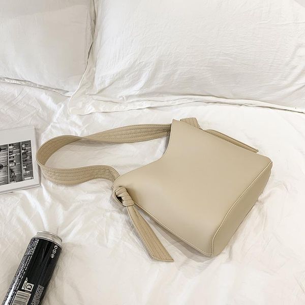 shoulder bags ladies bag trendy fashion all-match messenger large capacity simple bucket portable mobile phone coin purse
shoulder bags ladies bag trendy fashion all-match messenger large capacity simple bucket portable mobile phone coin purse