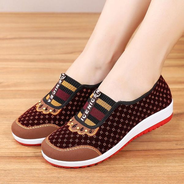 new style old beijing cloth shoes women's soft bottom non-slip middle-aged leisure cloth flat bottom mom shoes female, Black
new style old beijing cloth shoes women's soft bottom non-slip middle-aged leisure cloth flat bottom mom shoes female, Black