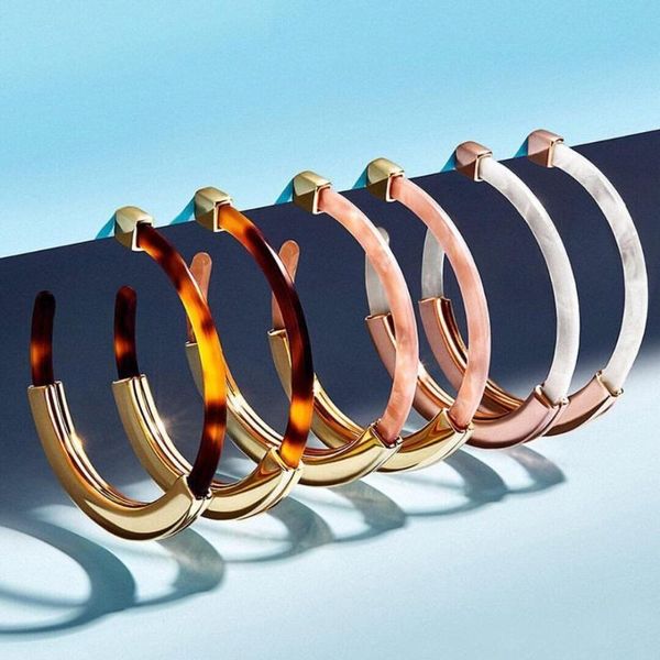 2020 нового boho круглых смол акрилового обруч серьги формы женщина bijoux c круг обручи сплава серьга обручей себе женщина ювелирных издели, Golden;silver
2020 нового boho круглых смол акрилового обруч серьги формы женщина bijoux c круг обручи сплава серьга обручей себе женщина ювелирных издели, Golden;silver