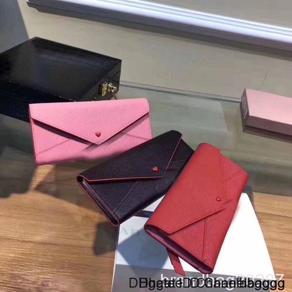 2020 genuine long zipper cow leather wallet lady fashion two colors thin style purse phone bag women for female discount, Red;black
2020 genuine long zipper cow leather wallet lady fashion two colors thin style purse phone bag women for female discount, Red;black