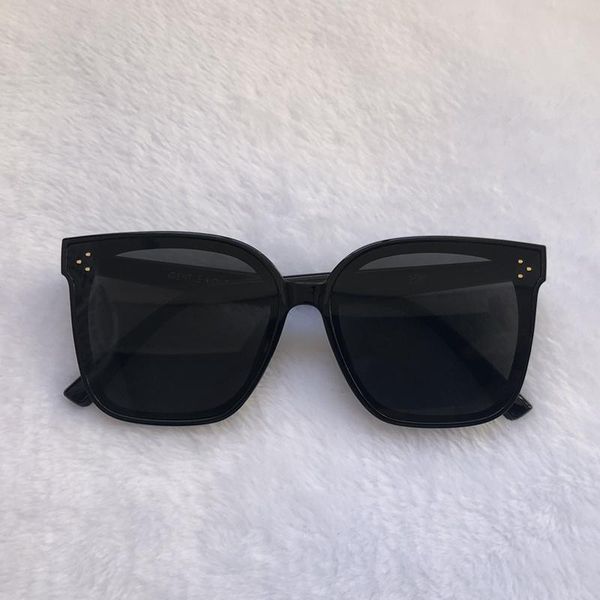 2021 New Korea Gentle Design Women GM Sunglasses Fashion Lady Large Frame Sunglasses Woman Vintage High Quality Sun glasses HER, White;black
2021 New Korea Gentle Design Women GM Sunglasses Fashion Lady Large Frame Sunglasses Woman Vintage High Quality Sun glasses HER, White;black