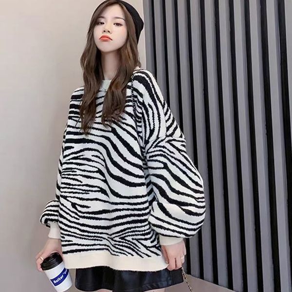 female 2021 sweater new fall and winter joker zebra pattern loose lazy wind around neck girl turtleneck 07lx, White;black
female 2021 sweater new fall and winter joker zebra pattern loose lazy wind around neck girl turtleneck 07lx, White;black
