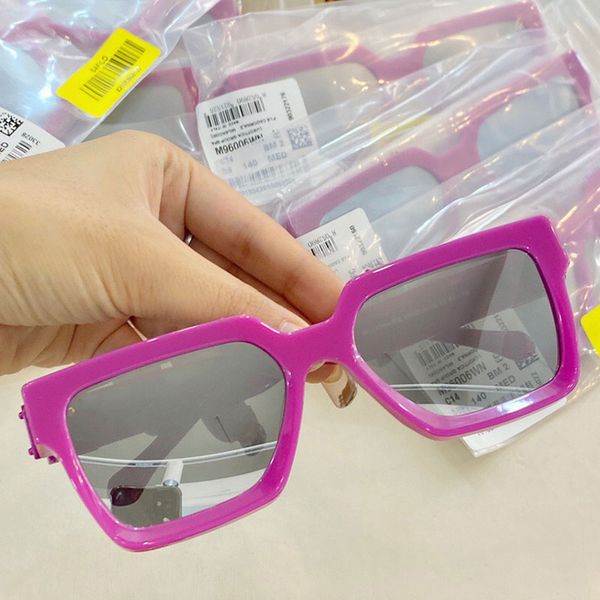 millionaire sunglasses in rose red color arrive rose sunglasses 96006w temples without c letter classic style whit box, White;black
millionaire sunglasses in rose red color arrive rose sunglasses 96006w temples without c letter classic style whit box, White;black