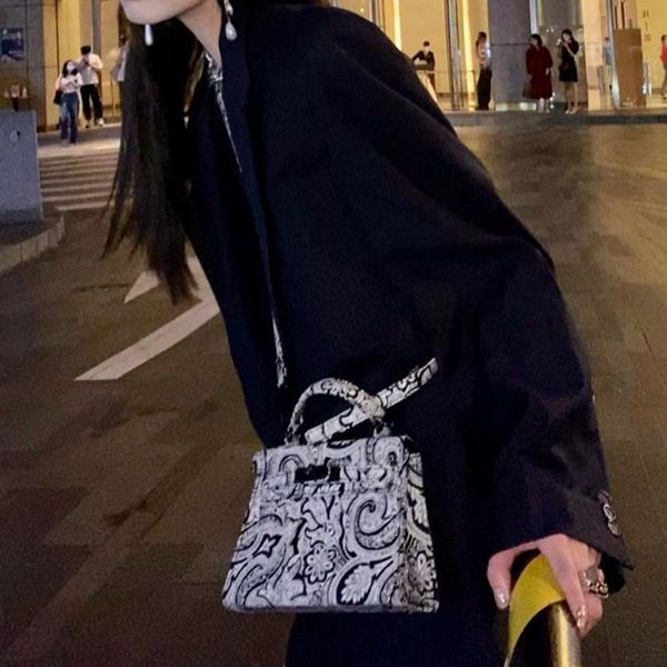 2021 small designer women 2020 new fashion black and white cashew flower mini shoulder bag new
2021 small designer women 2020 new fashion black and white cashew flower mini shoulder bag new