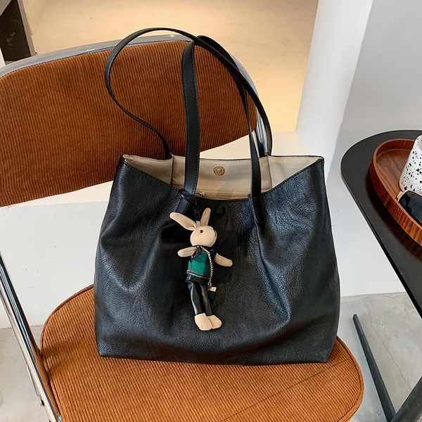 shoulder bags 2021 autumn and winter female bag fashion big soft surface texture single daily shopping handbag
shoulder bags 2021 autumn and winter female bag fashion big soft surface texture single daily shopping handbag
