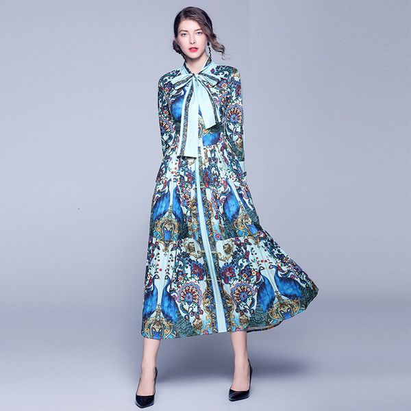 2021 new runway designer peacock flower printed autumn women long sleeve bow collar button empire pleated vestidos gsml, Black;gray
2021 new runway designer peacock flower printed autumn women long sleeve bow collar button empire pleated vestidos gsml, Black;gray