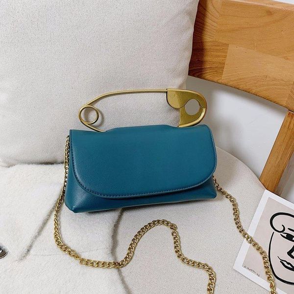individual design paperclip women bag 2021 new fashion trend shoulder handbags for women solid color pu female crossbody bag
individual design paperclip women bag 2021 new fashion trend shoulder handbags for women solid color pu female crossbody bag