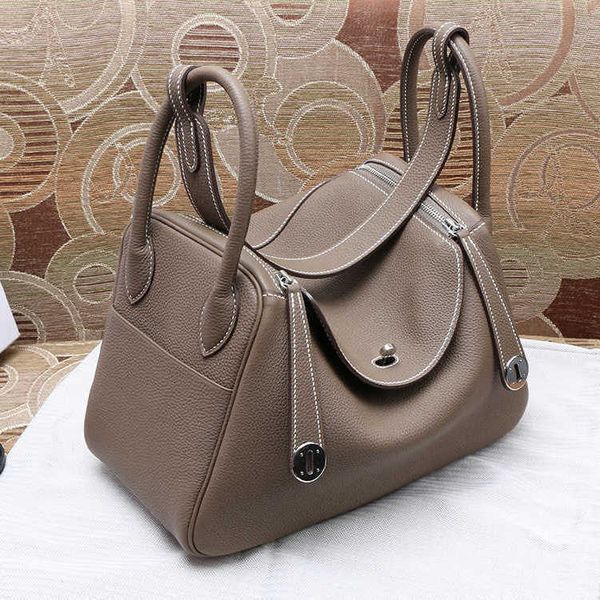 wholesale fashion designer bag 2021 new head leather litchi pattern lindi doctor's women's one shoulder portable medicine
wholesale fashion designer bag 2021 new head leather litchi pattern lindi doctor's women's one shoulder portable medicine