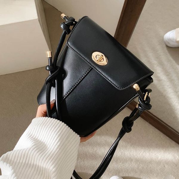 2021 new fashion women shoulder bag handbag pu leather crossbody bags adjustable strap subaxillary bag female clutches pouch c0125
2021 new fashion women shoulder bag handbag pu leather crossbody bags adjustable strap subaxillary bag female clutches pouch c0125
