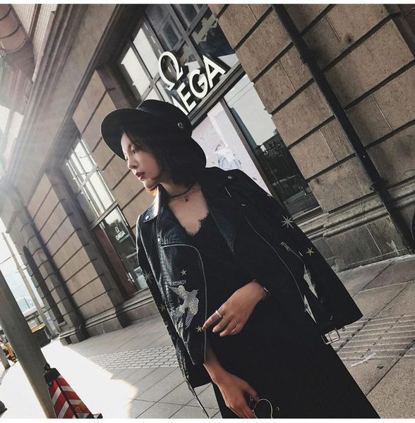 women's jackets 2021 autumn pu leather black jacket women letters pattern motorcycle bird embroidery slim with a belt, Black;brown
women's jackets 2021 autumn pu leather black jacket women letters pattern motorcycle bird embroidery slim with a belt, Black;brown