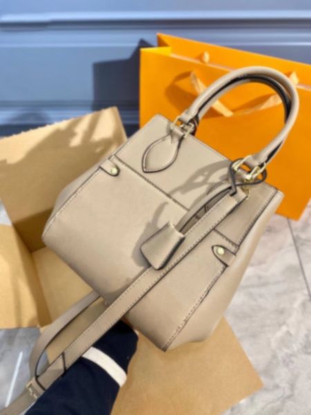 designed ladies totes fashion brand love embossed letter print high-quality all-leather high-capacity handbag crossbody wallet airmail
designed ladies totes fashion brand love embossed letter print high-quality all-leather high-capacity handbag crossbody wallet airmail