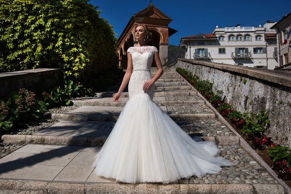 lussano 2021 mermaid wedding dresses bateau neck cap sleeves lace applique sweep train bridal gowns vintage plus size wedding dress, White
lussano 2021 mermaid wedding dresses bateau neck cap sleeves lace applique sweep train bridal gowns vintage plus size wedding dress, White