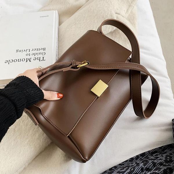 shoulder bags vintage large crossbody bag 2021 high-quality pu leather women's designer handbag high capacity messenger
shoulder bags vintage large crossbody bag 2021 high-quality pu leather women's designer handbag high capacity messenger