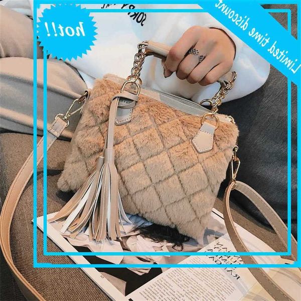 pluche small pu leather crossbody bags for women 2021 fashion winter trend hand tas womens bag design baking shoulder handbags
pluche small pu leather crossbody bags for women 2021 fashion winter trend hand tas womens bag design baking shoulder handbags