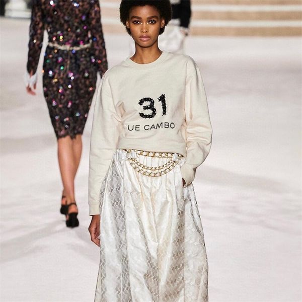 runway design flower letters beading sport sweatshirt women cotton o-neck long sleeve casual loose pullover high-end hoodie 201112, Black
runway design flower letters beading sport sweatshirt women cotton o-neck long sleeve casual loose pullover high-end hoodie 201112, Black