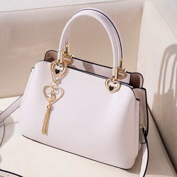 luxurys designers women 2021 new fashion women's korean versatile one shoulder messenger handbag leisure tote bag
luxurys designers women 2021 new fashion women's korean versatile one shoulder messenger handbag leisure tote bag