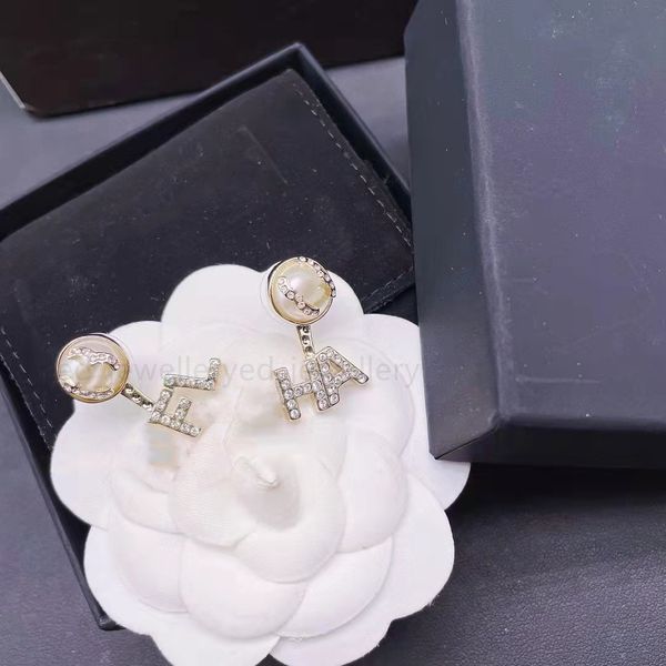 2022 luxury designer high1 quality hoop gold pearl diamond tassel letter earrings women's party wedding couple gift jewelry 925 silver, Golden;silver
2022 luxury designer high1 quality hoop gold pearl diamond tassel letter earrings women's party wedding couple gift jewelry 925 silver, Golden;silver