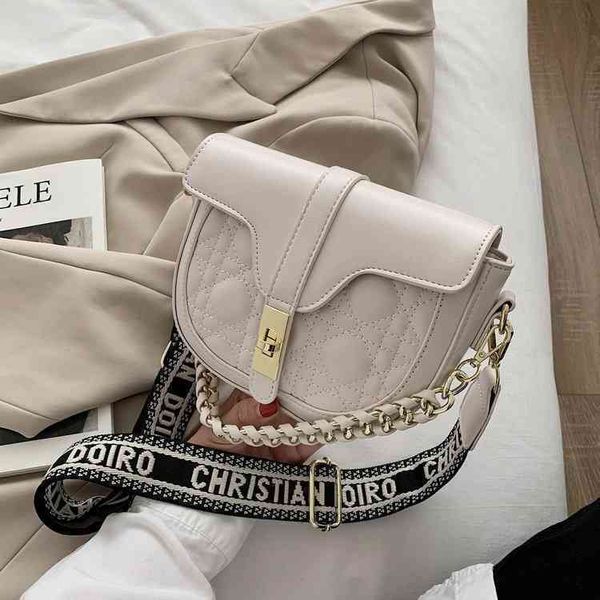 2022 latest models handbag wholesale single shoulder shoulder hand women's red chain small square, Black;red
2022 latest models handbag wholesale single shoulder shoulder hand women's red chain small square, Black;red
