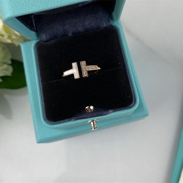 2020 new v gold-plated ring inlaid with white mother-of-pearl blue turquoise can be worn independently or mixed with fashion and wild d, Golden;silver
2020 new v gold-plated ring inlaid with white mother-of-pearl blue turquoise can be worn independently or mixed with fashion and wild d, Golden;silver
