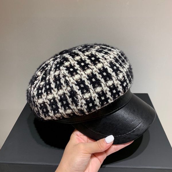 2020 new mink velvet pumpkin army hat lattice design with washed leather brim is a perfect match, super three-dimensional effect, adjustable, Blue;gray
2020 new mink velvet pumpkin army hat lattice design with washed leather brim is a perfect match, super three-dimensional effect, adjustable, Blue;gray
