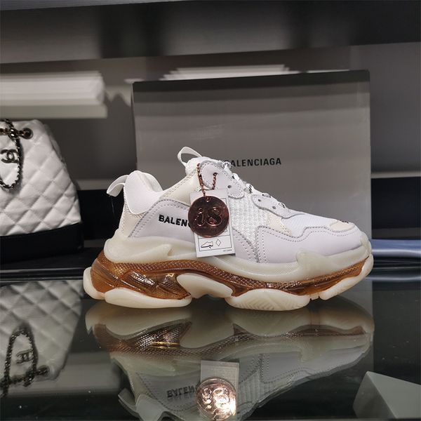 designer womens sneakers luxury white caramel color english decoration round head with flat heel with box size 35-45, Black
designer womens sneakers luxury white caramel color english decoration round head with flat heel with box size 35-45, Black