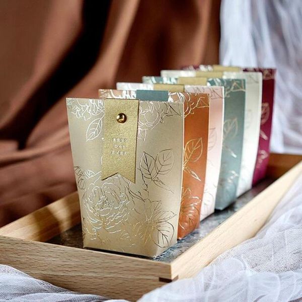 100pcs creative wedding favours candy boxes paper chocolate boxes gift package bag box for party baby shower
100pcs creative wedding favours candy boxes paper chocolate boxes gift package bag box for party baby shower