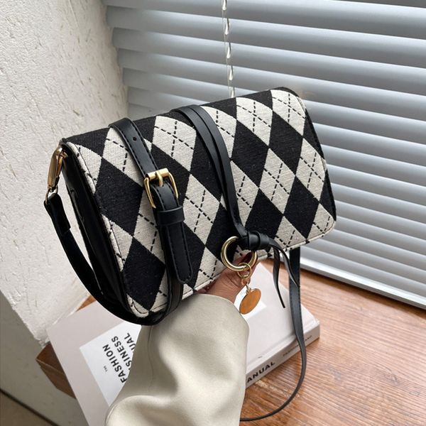 high sense foreign style women's 2022 autumn and winter new versatile messenger super fire fashion single shoulder bag small
high sense foreign style women's 2022 autumn and winter new versatile messenger super fire fashion single shoulder bag small