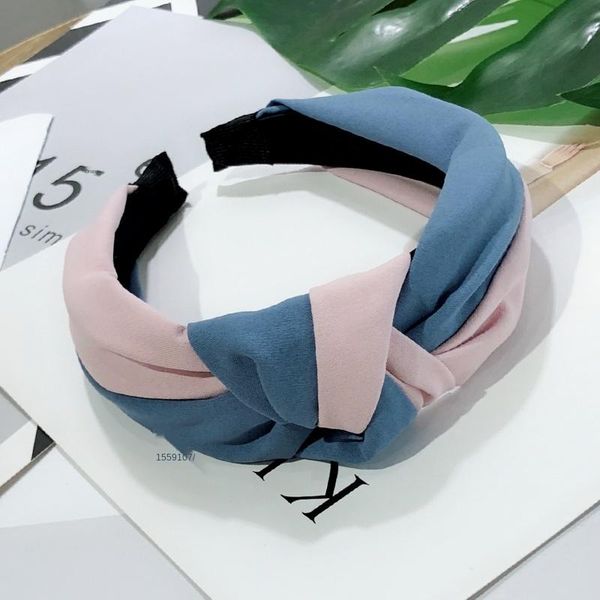 hair accessories korean headband, simple temperament, color matching, fabric, wide edge, non-slip press
hair accessories korean headband, simple temperament, color matching, fabric, wide edge, non-slip press