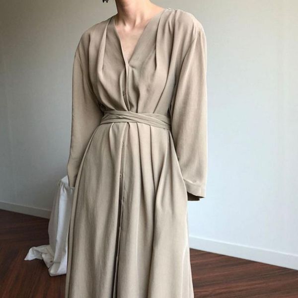 casual dresses 2021 women autumn winter lace up buttons fashionable v-neck vintage oversize long dress dr1150, Black;gray
casual dresses 2021 women autumn winter lace up buttons fashionable v-neck vintage oversize long dress dr1150, Black;gray