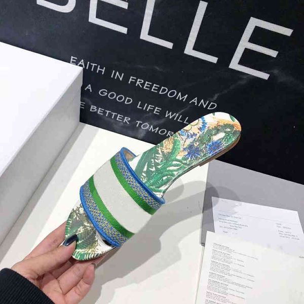 box big with size 35-41 women fashion designers rubber flat slides flip flops woman embroidery slide slippers color mixing beach slippers, Black
box big with size 35-41 women fashion designers rubber flat slides flip flops woman embroidery slide slippers color mixing beach slippers, Black