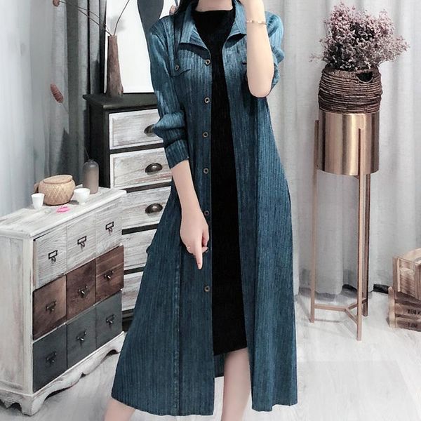 women's trench coats changpleat 2021 autumn daning printed women miyak pleated single-breasted 3/4 sleeve female long fashion tide, Tan;black
women's trench coats changpleat 2021 autumn daning printed women miyak pleated single-breasted 3/4 sleeve female long fashion tide, Tan;black