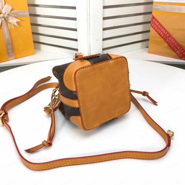 handbag bucket shoulder crossbody mini purse m57088 pattern leather bags l designer women ladies tote flower bags jdnel, Red;black
handbag bucket shoulder crossbody mini purse m57088 pattern leather bags l designer women ladies tote flower bags jdnel, Red;black