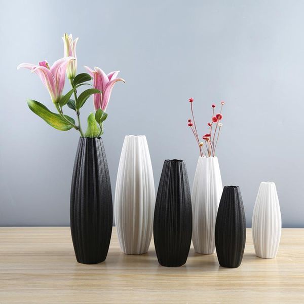 european-style ceramic vase office ornament wine cabinet deskceramic ornament simple white vase
european-style ceramic vase office ornament wine cabinet deskceramic ornament simple white vase
