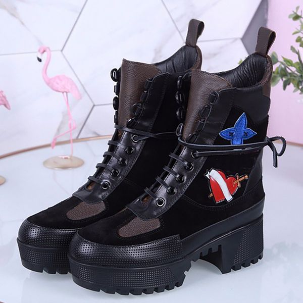 classical women world tour desert boot spaceship ankle boots 5cm heel flamingos medal martin boots with box quality, Black 
classical women world tour desert boot spaceship ankle boots 5cm heel flamingos medal martin boots with box quality, Black