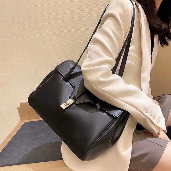 autumn and winter new women's large capacity soft16 kailituote leather portable shoulder bag
autumn and winter new women's large capacity soft16 kailituote leather portable shoulder bag