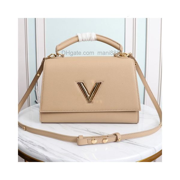 genuine leather women's handbag purse v lock flap bag adjustable belt shoulder bags twist one handle tote crossbody bags high quality
genuine leather women's handbag purse v lock flap bag adjustable belt shoulder bags twist one handle tote crossbody bags high quality