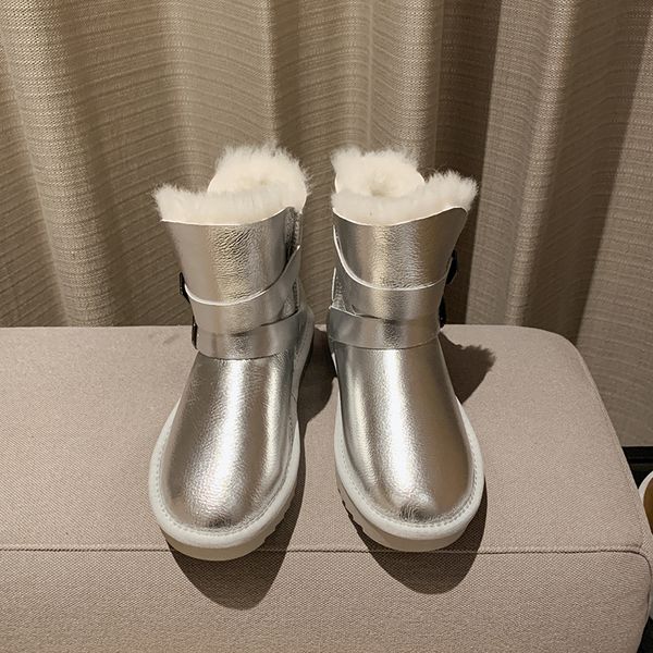 2020 winter new fur snow boots fashion shimmer sliver classic style new design winter keep warm women shoes ing, Black
2020 winter new fur snow boots fashion shimmer sliver classic style new design winter keep warm women shoes ing, Black
