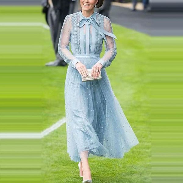 2020 spring runway women casual mesh dress bow neck fashion lace patchwork mid-calf a-line elegant office lady blue dress, Black;gray
2020 spring runway women casual mesh dress bow neck fashion lace patchwork mid-calf a-line elegant office lady blue dress, Black;gray