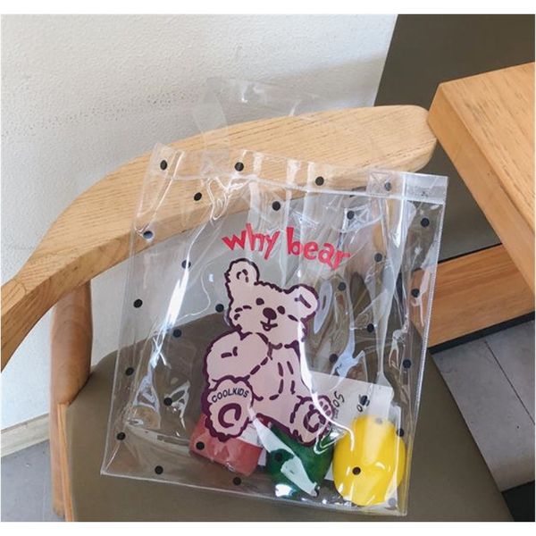 2 шт. лот симпатичные мода прозрачный пвх сумка граффити медвежья сумочка рука несущая сумка для студенческого водонепроницаемого пластиковы
2 шт. лот симпатичные мода прозрачный пвх сумка граффити медвежья сумочка рука несущая сумка для студенческого водонепроницаемого пластиковы