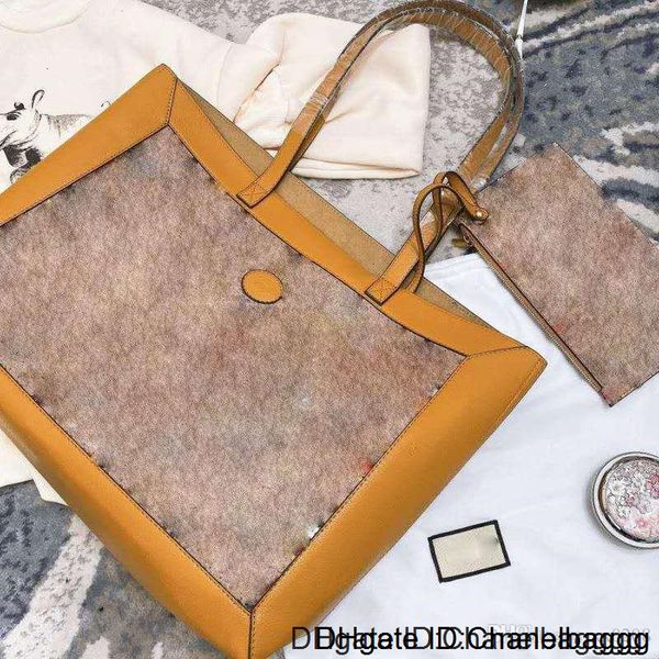 designer designs high-quality brand graffiti version retro charm strong original inside print large capacity shopping bag handb
designer designs high-quality brand graffiti version retro charm strong original inside print large capacity shopping bag handb
