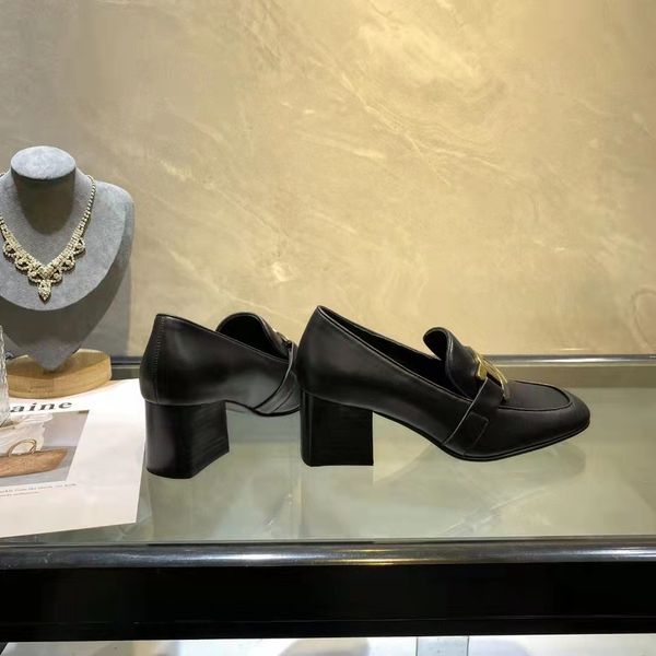 2021 fashion platform designer shoes triple black velvet white oversized mens womens casual party dress calfskin siz 34-41, Red;white
2021 fashion platform designer shoes triple black velvet white oversized mens womens casual party dress calfskin siz 34-41, Red;white
