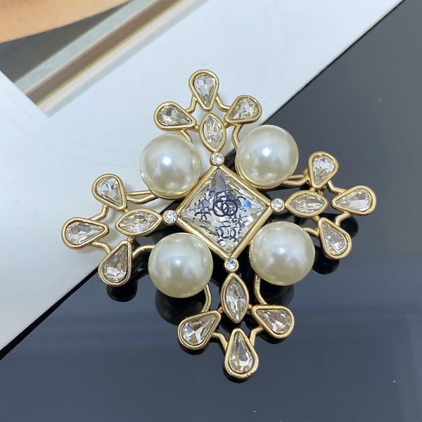 designer luxury brooches 2020 xiangjia retro personality new pearl brooch high version exquisite diamond s925 brooch, Gray
designer luxury brooches 2020 xiangjia retro personality new pearl brooch high version exquisite diamond s925 brooch, Gray
