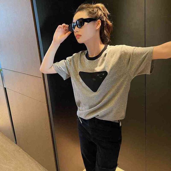2022 factory wholesale new pujia summer color matching inverted triangle metal standard round neck casual short sleeve t-shirt for men and w, White
2022 factory wholesale new pujia summer color matching inverted triangle metal standard round neck casual short sleeve t-shirt for men and w, White