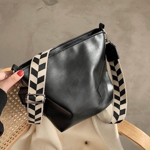wide strap 2021 solid color soft pu leather female bucket handbags brand designer bag lady's shoulder crossbody bags for woman
wide strap 2021 solid color soft pu leather female bucket handbags brand designer bag lady's shoulder crossbody bags for woman